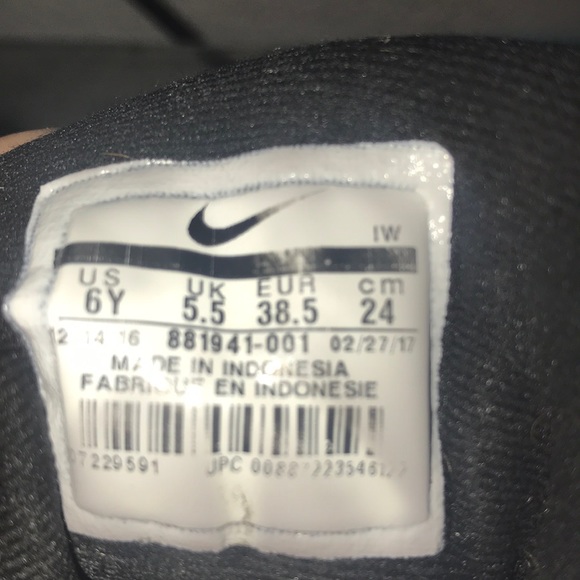 Basketball shoes - Picture 4 of 4